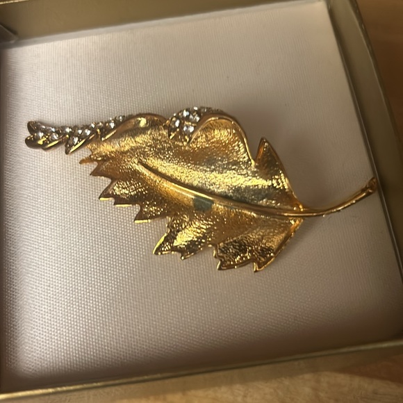 Leaf Pin - Picture 5 of 5